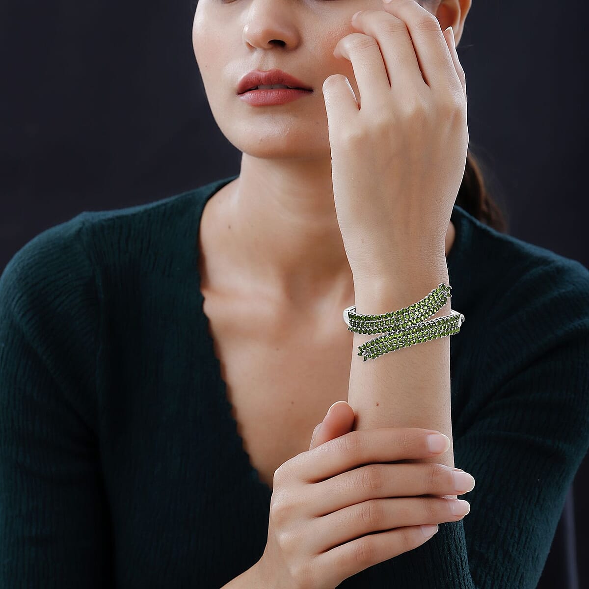 Chrome Diopside Bypass Leaf Bangle Bracelet in Platinum Over Sterling Silver (6.50 In) 11.70 ctw image number 2