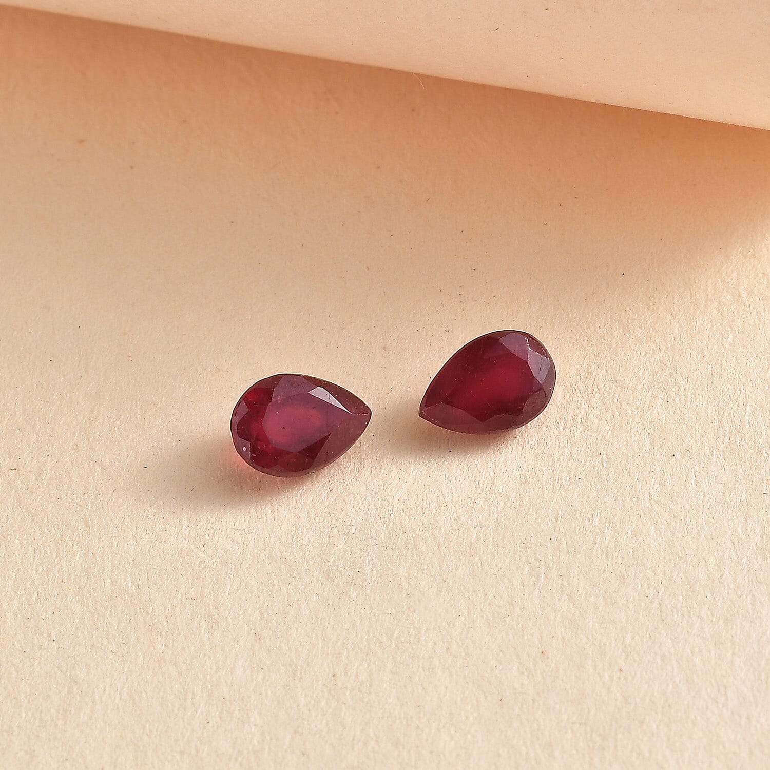 Niassa Ruby (FF) (Pear 7x5 mm) 1.96 ctw Loose gemstone