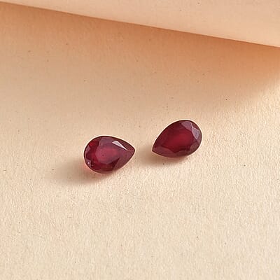 Niassa Ruby (FF) (Pear 7x5 mm) 1.96 ctw Loose gemstone