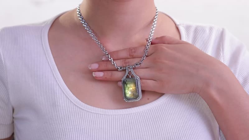Malagasy Labradorite Men's Necklace (18 Inches) in Stainless Steel 45.15 ctw