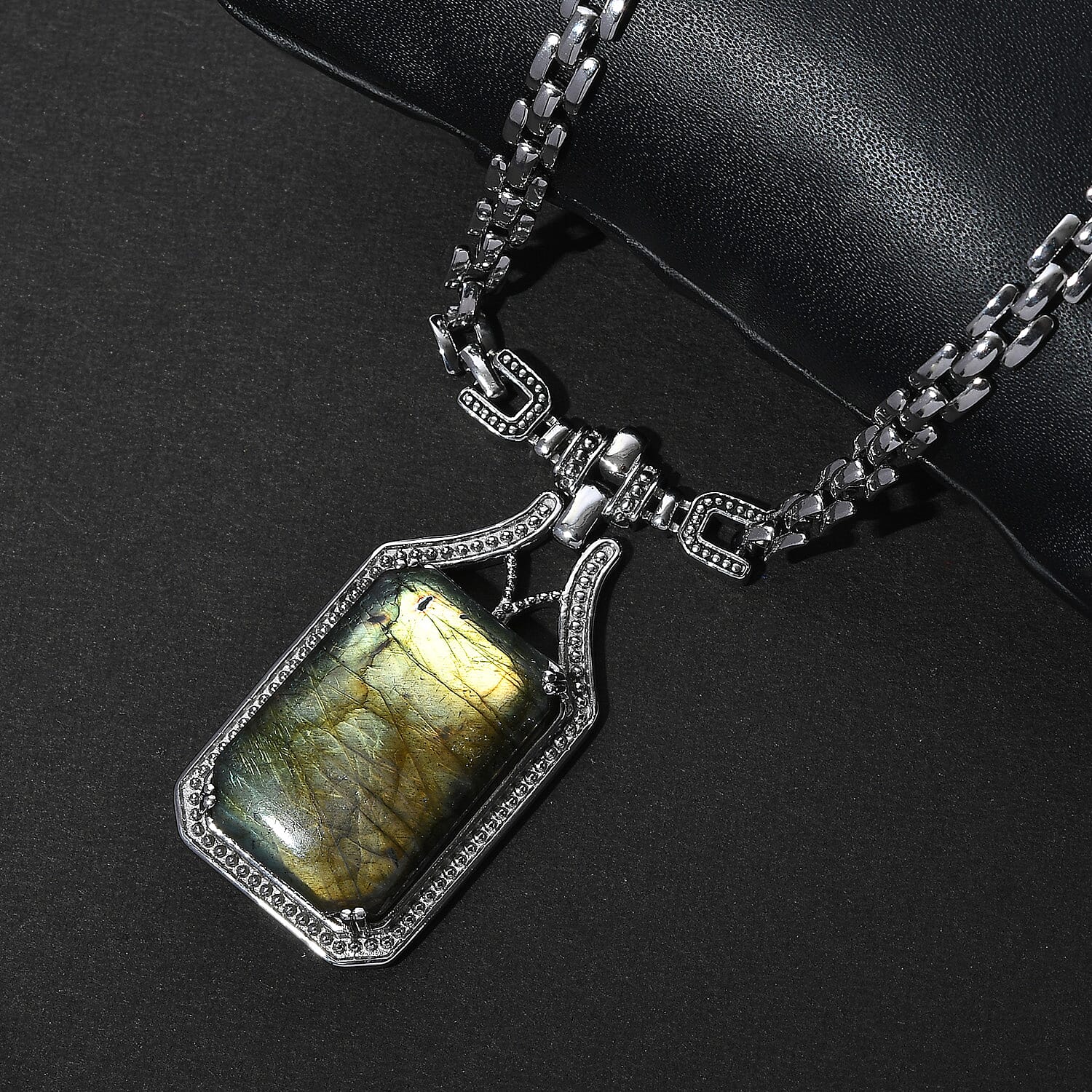 Malagasy Labradorite - Product card gallery slide 3 (9432148771071)