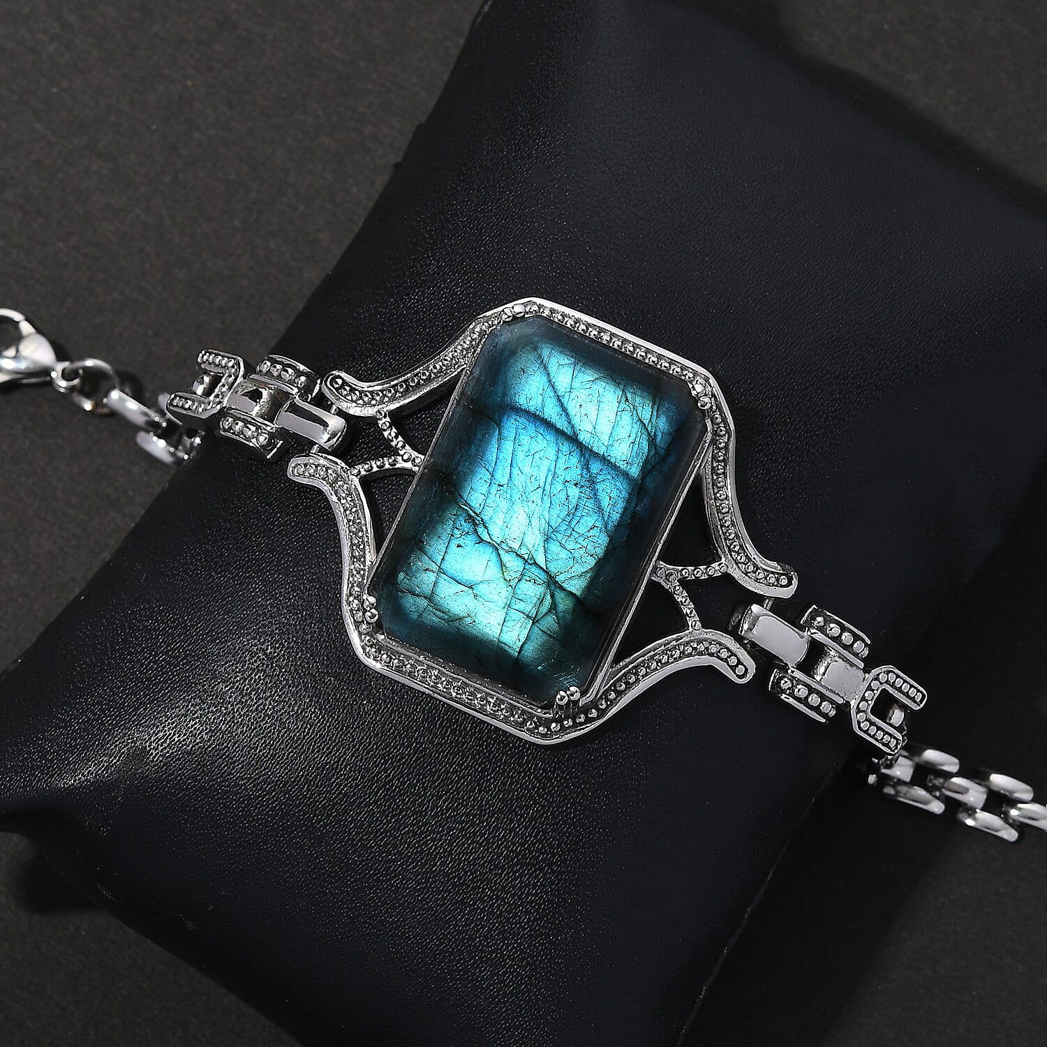 Malagasy Labradorite - Product card gallery slide 3 (10145412677915)