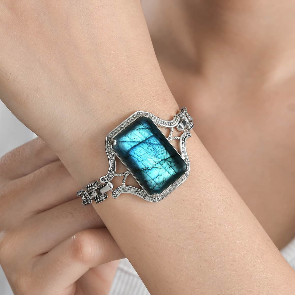 Malagasy Labradorite Bracelet in Stainless Steel (6.50-8.50In) 44.40 ctw image number 3
