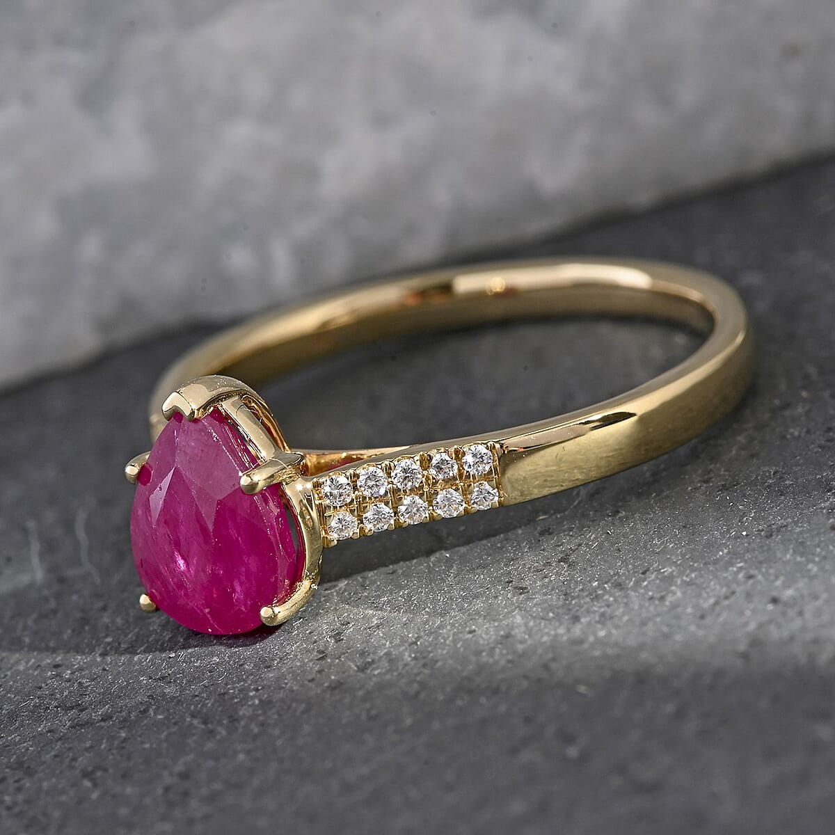Iliana AAA Mozambique Ruby and G-H SI Diamond 2.15 ctw Ring in 18K Yellow Gold (Size 10.5) image number 1