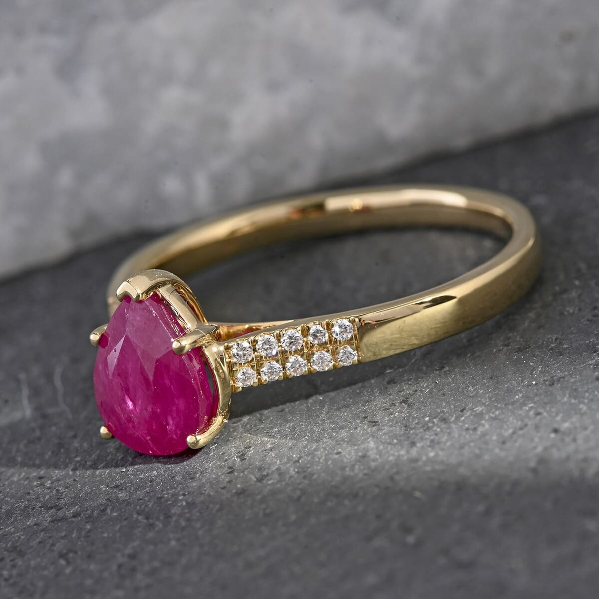 Certified & Appraised Iliana AAAA Mozambique Ruby and G-H SI Diamond 2.15 ctw Ring in 18K Yellow Gold (Size 4.5) image number 1