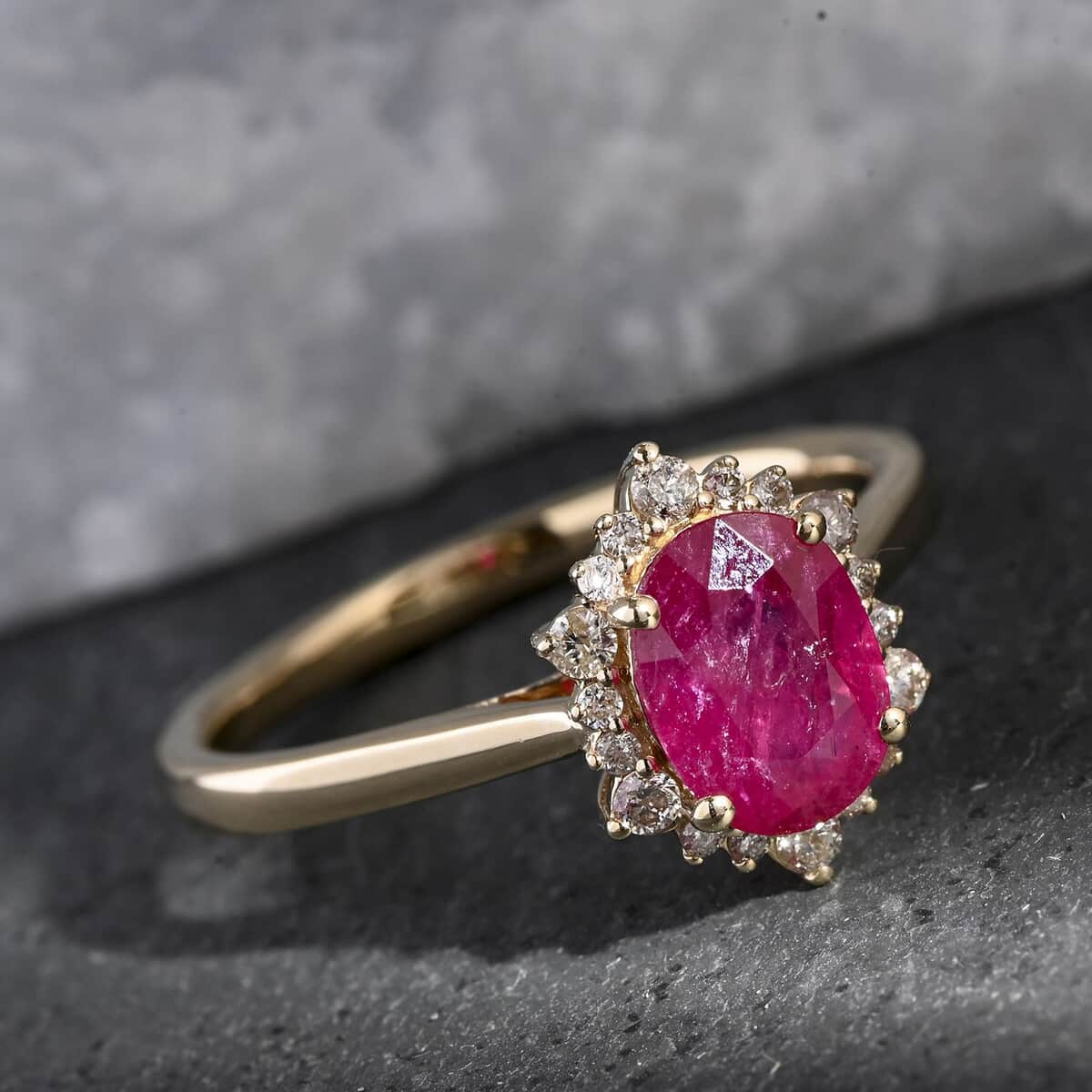 Certified & Appraised Luxoro 14K Yellow Gold AAA Montepuez Ruby and G-H I2 Diamond Ring (Size 10.0) 1.60 ctw image number 1