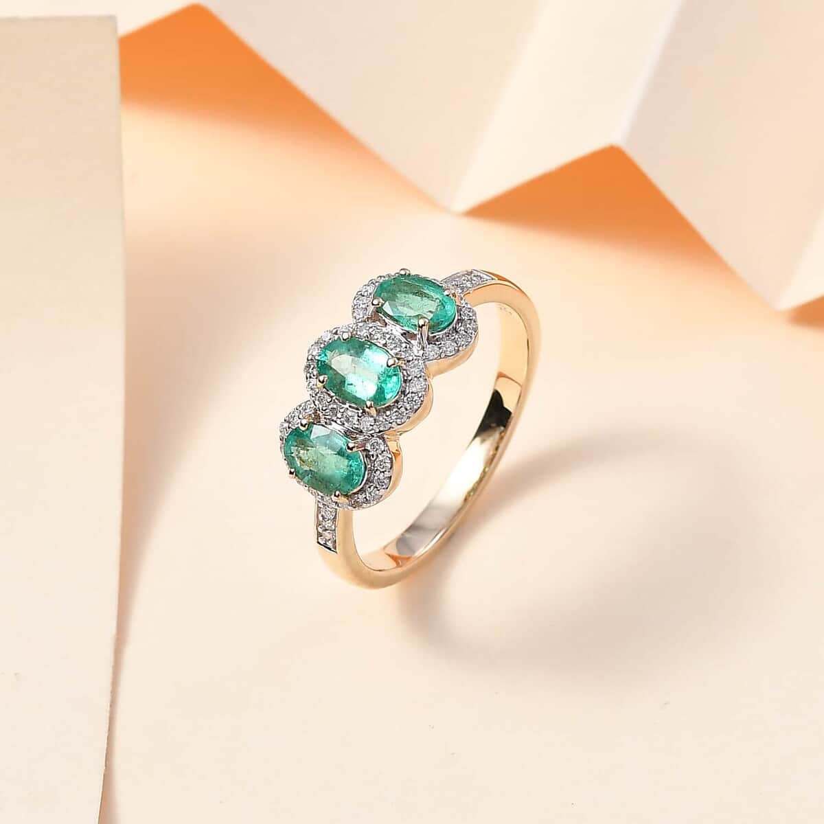 Cerified & Appraised Luxoro AAA Boyaca Colombian Emerald and G-H I2 Diamond 1.40 ctw Trilogy Ring in 14K Yellow Gold (Size 9.0) image number 1