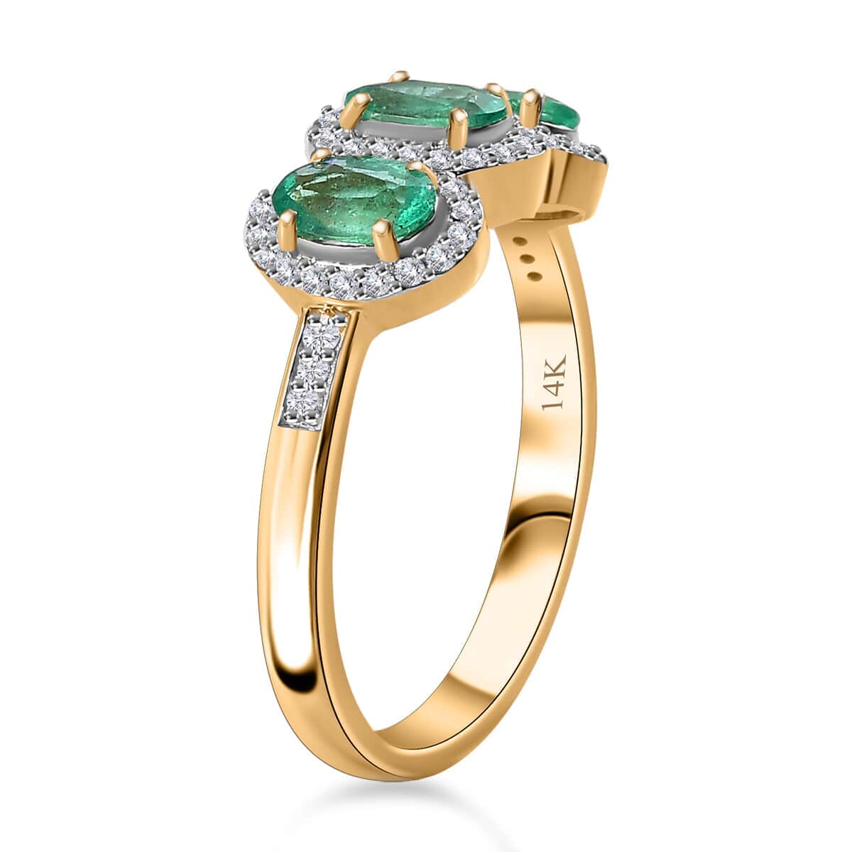 Cerified & Appraised Luxoro AAA Boyaca Colombian Emerald and G-H I2 Diamond 1.40 ctw Trilogy Ring in 14K Yellow Gold (Size 9.0) image number 3