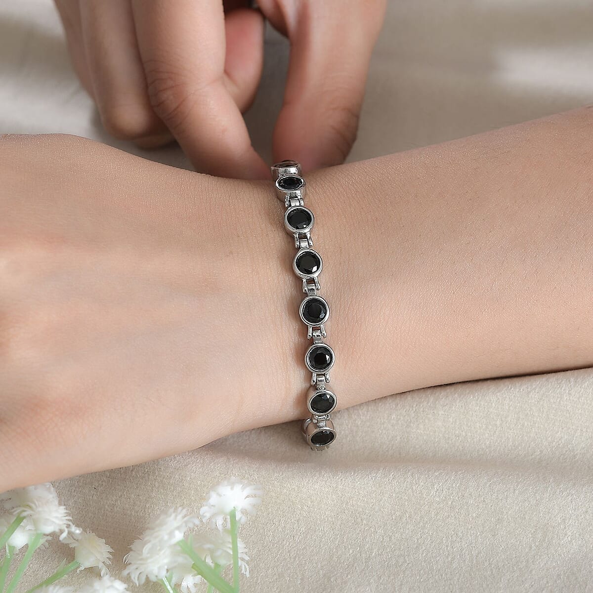 Thai Black Spinel Link Bracelet in Stainless Steel (6.50 In) 5.80 ctw image number 2