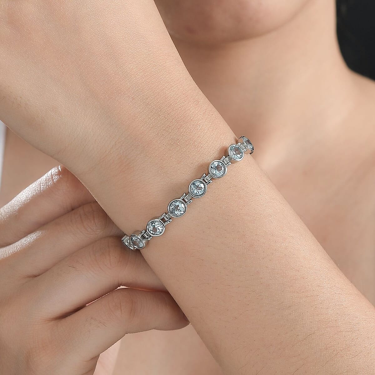 Sky Blue Topaz Link Bracelet in Stainless Steel (6.50 In) 8.75 ctw image number 2