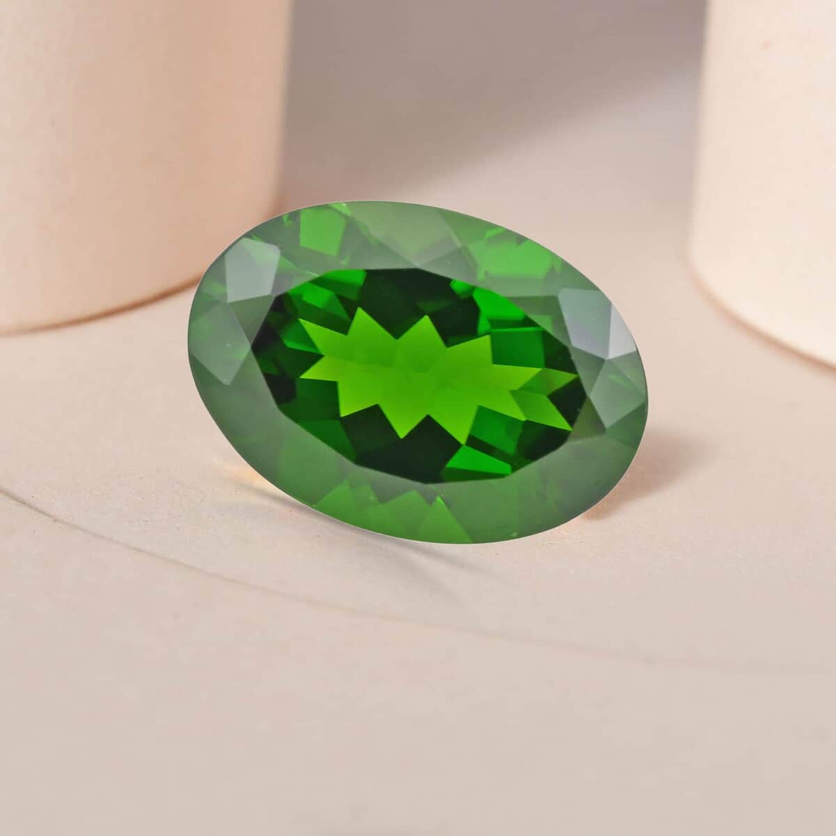 AAAA Chrome Diopside (Ovl 9x7 mm) 2.20 ctw image number 1