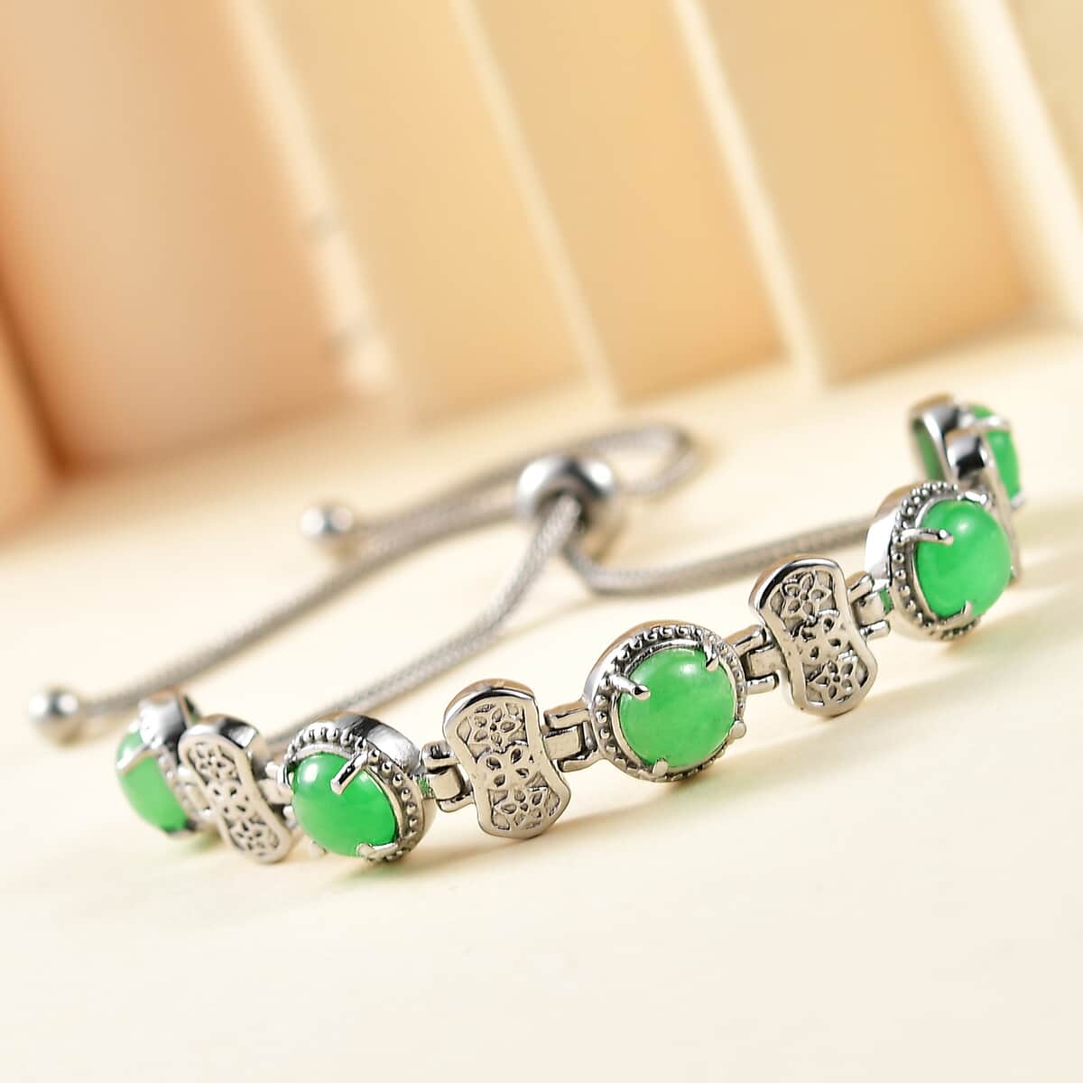 Green Jade (D) 9.15 ctw Bolo Bracelet in Stainless Steel image number 1