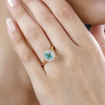 Certified and Appraised Premium AAA Boyaca Colombian Emerald and I2 Natural Yellow and White Diamond 0.90 ctw Ring in 14K Yellow Gold (Size 10.0)
