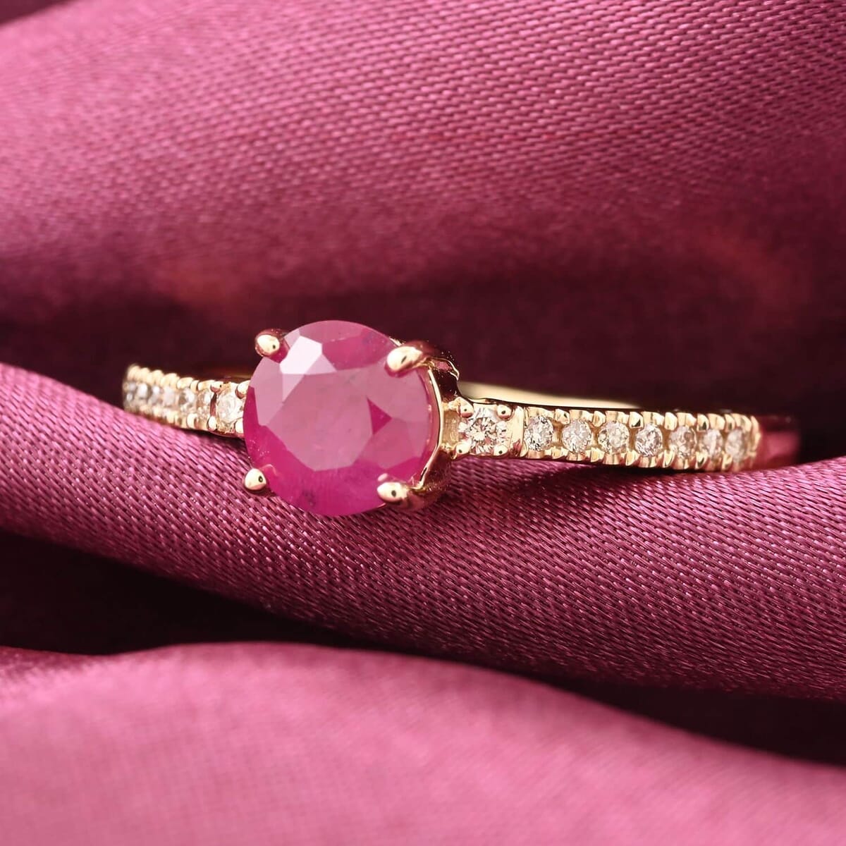 Certified & Appraised Luxoro 14K Yellow Gold AAA Montepuez Ruby and I2 Diamond Ring (Size 5.0) 1.20 ctw image number 1
