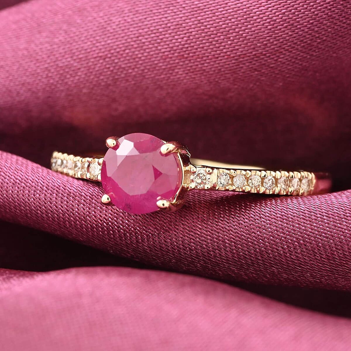 Certified & Appraised Luxoro 14K Yellow Gold AAA Montepuez Ruby and I2 Diamond Ring (Size 8.5) 1.20 ctw image number 1