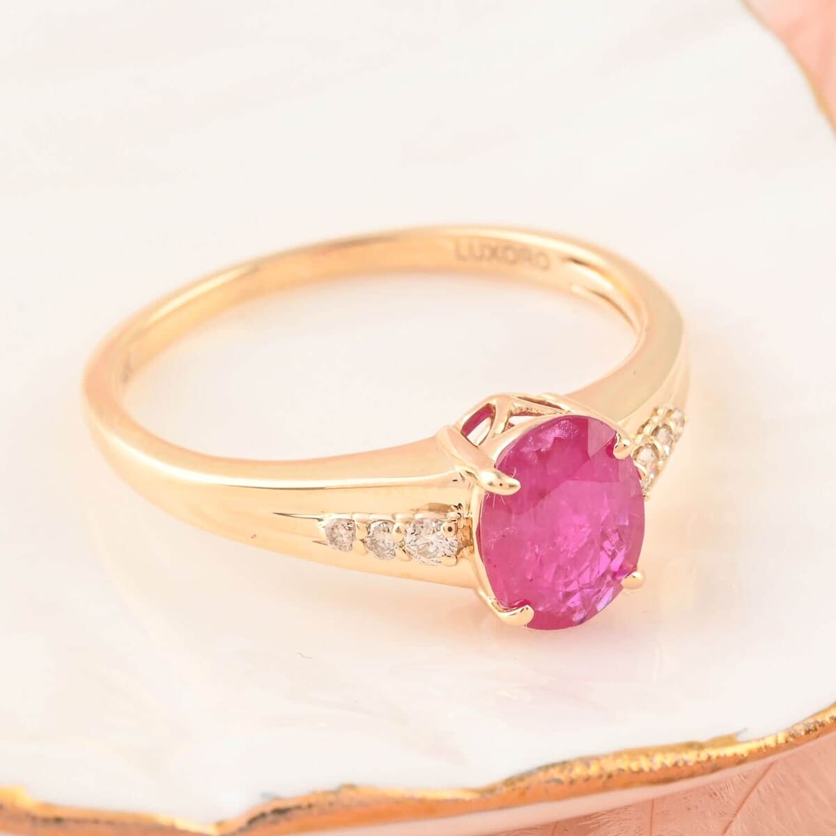 Certified & Appraised Luxoro 14K Yellow Gold AAA Montepuez Ruby and G-H I2 Diamond Ring (Size 5.5) 1.40 ctw image number 1