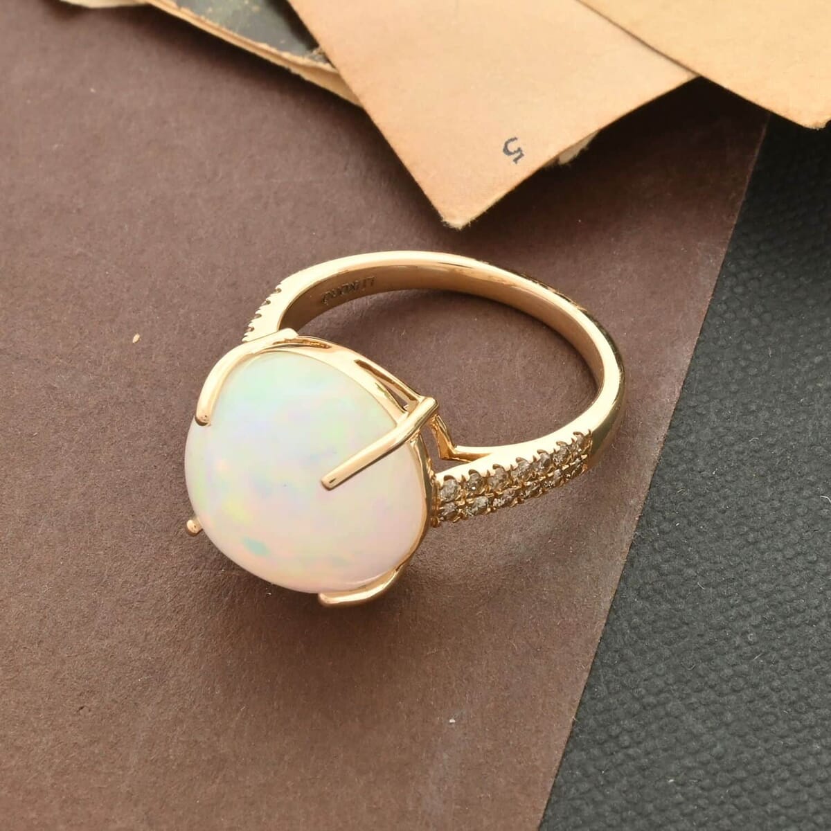 Certified & Appraised Luxoro 14K Yellow Gold AAA Ethiopian Welo Opal and G-H I2 White Diamond Ring (Size 7.5) 6.10 ctw image number 1