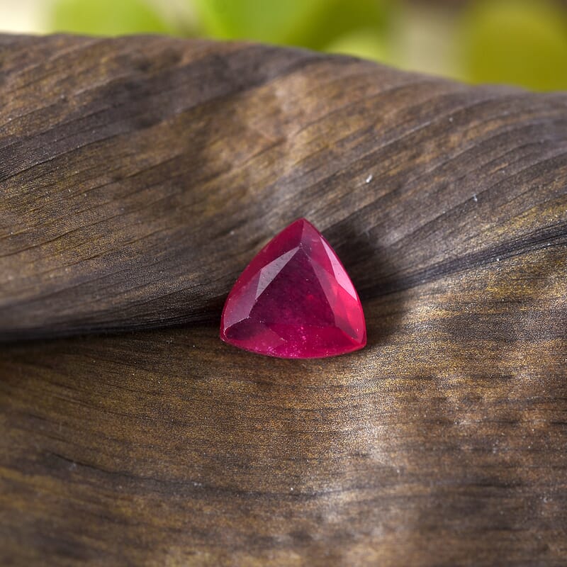 Niassa Ruby ( FF) (Trl 7 mm) 1.42 ctw Loose gemstone