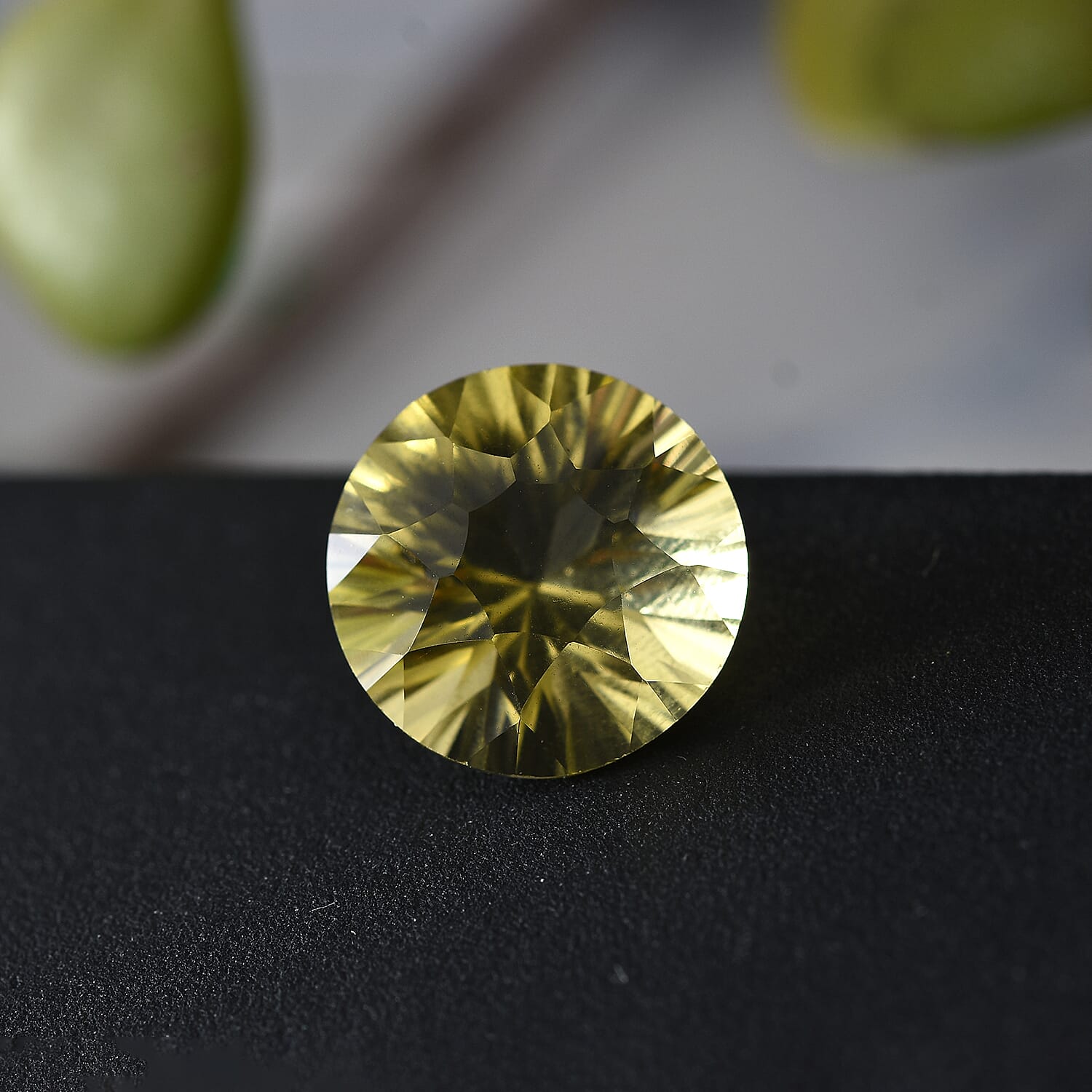 Brazilian Green Gold Quartz (Rnd 12 mm) 5.16 ctw