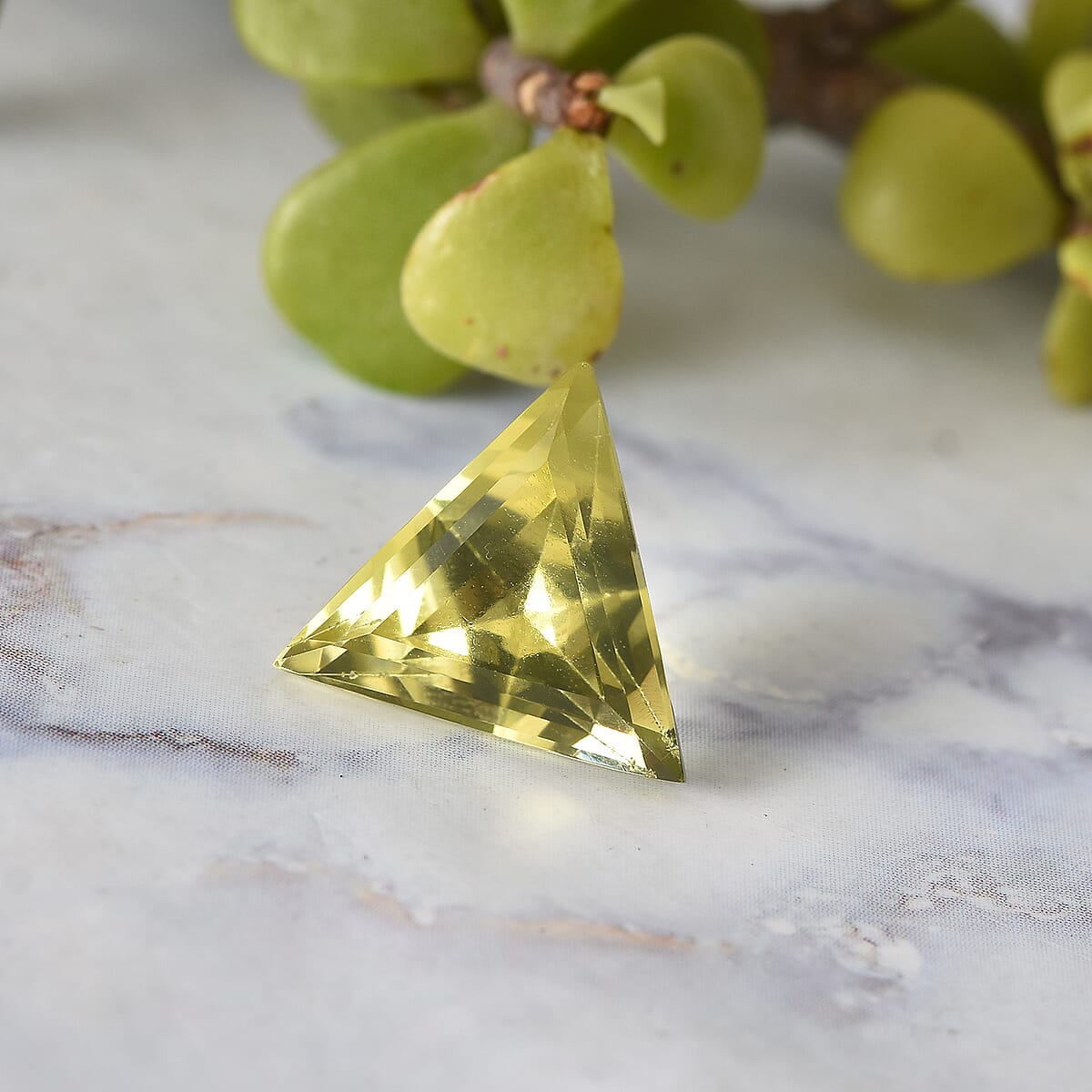 AA Brazilian Green Gold Quartz (Triangle 15 mm) 6.76 ctw image number 1