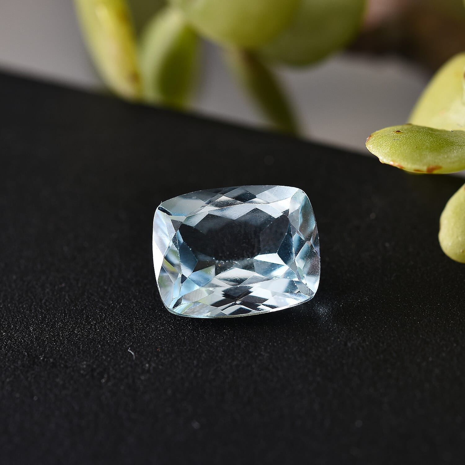 Sky Blue Topaz (Cush 10x8 mm) 3.34 ctw