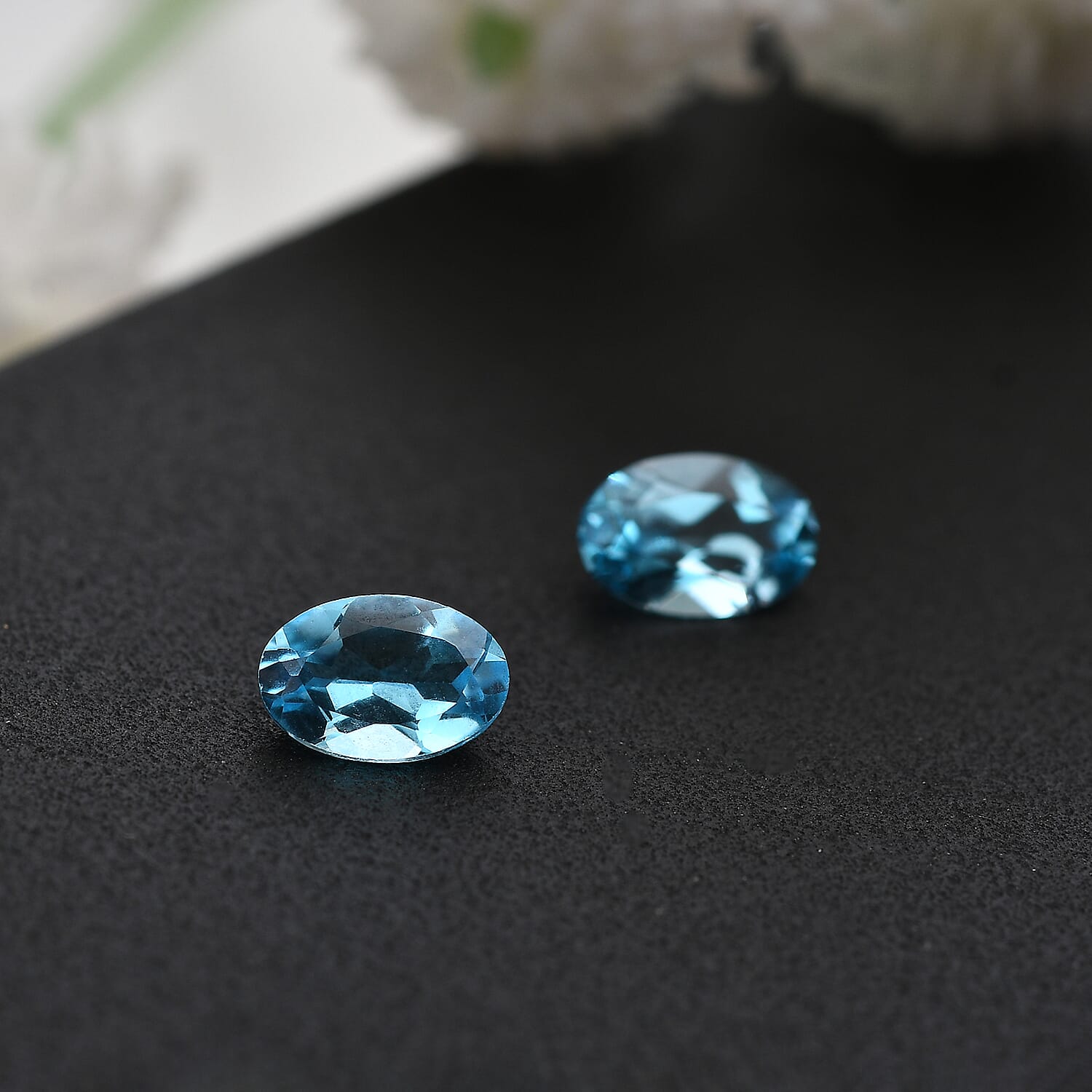 Set of 2 AA Swiss Blue Topaz (Oval 6x4 mm) 0.89 ctw