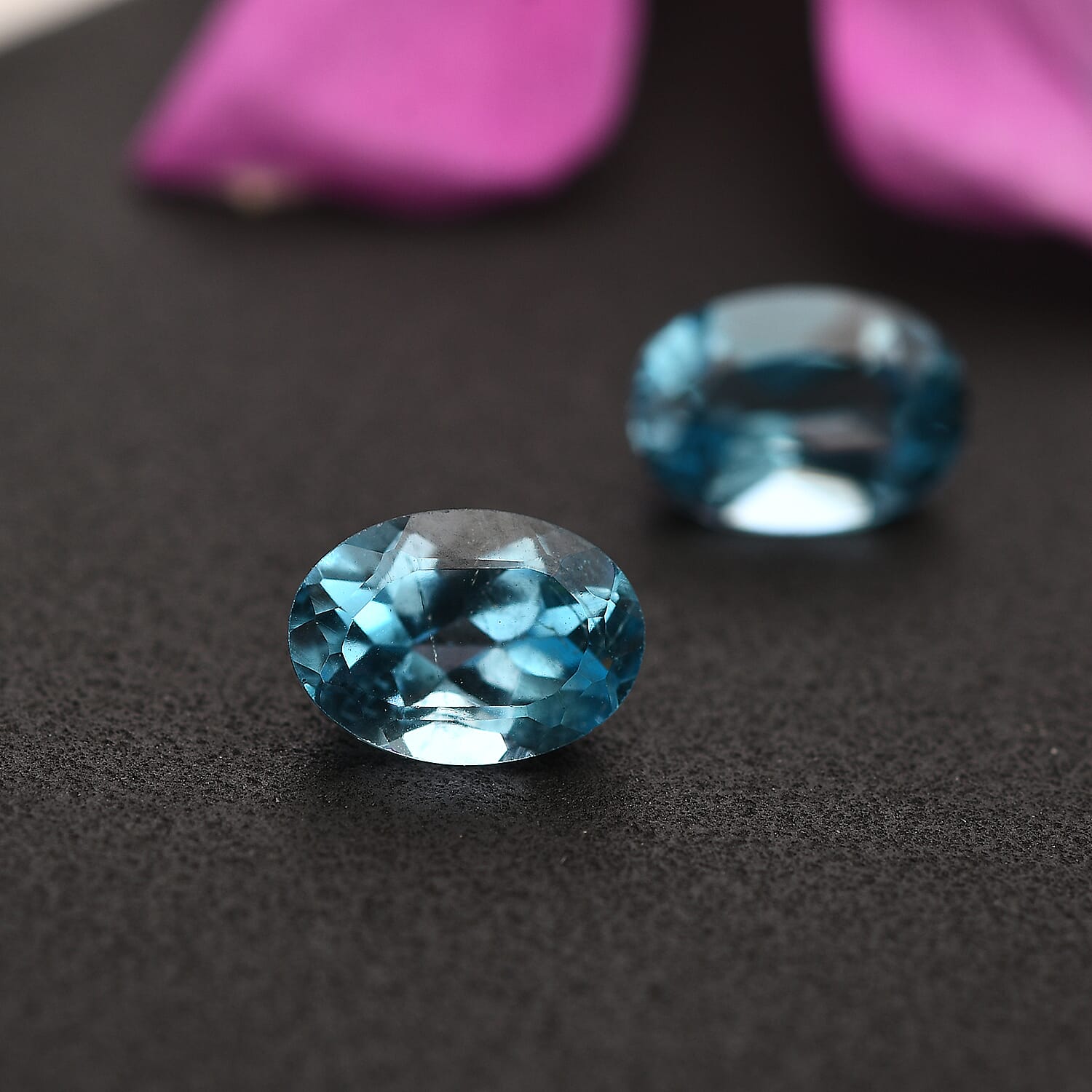 Set of 2 Swiss Blue Topaz (Oval 7x5 mm) 1.72 ctw Loose gemstone
