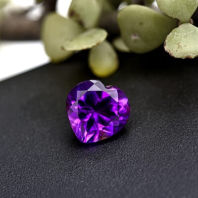 AAA Rose De France Amethyst (Hrt 10 mm) 2.94 ctw Loose gemstone