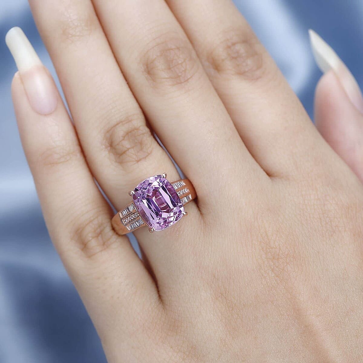 Iliana AAA Patroke Kunzite and SI Natural Pink and White Diamond 7.25 ctw Ring in 18K Rose Gold (Size 10.0) image number 2