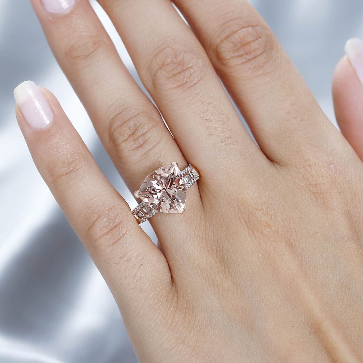 Luxoro 14K Rose Gold AAA Morganite and I2-I3  Natural Pink and White Diamond Ring (Size 6.5) 4.75 Grams 5.40 ctw image number 2