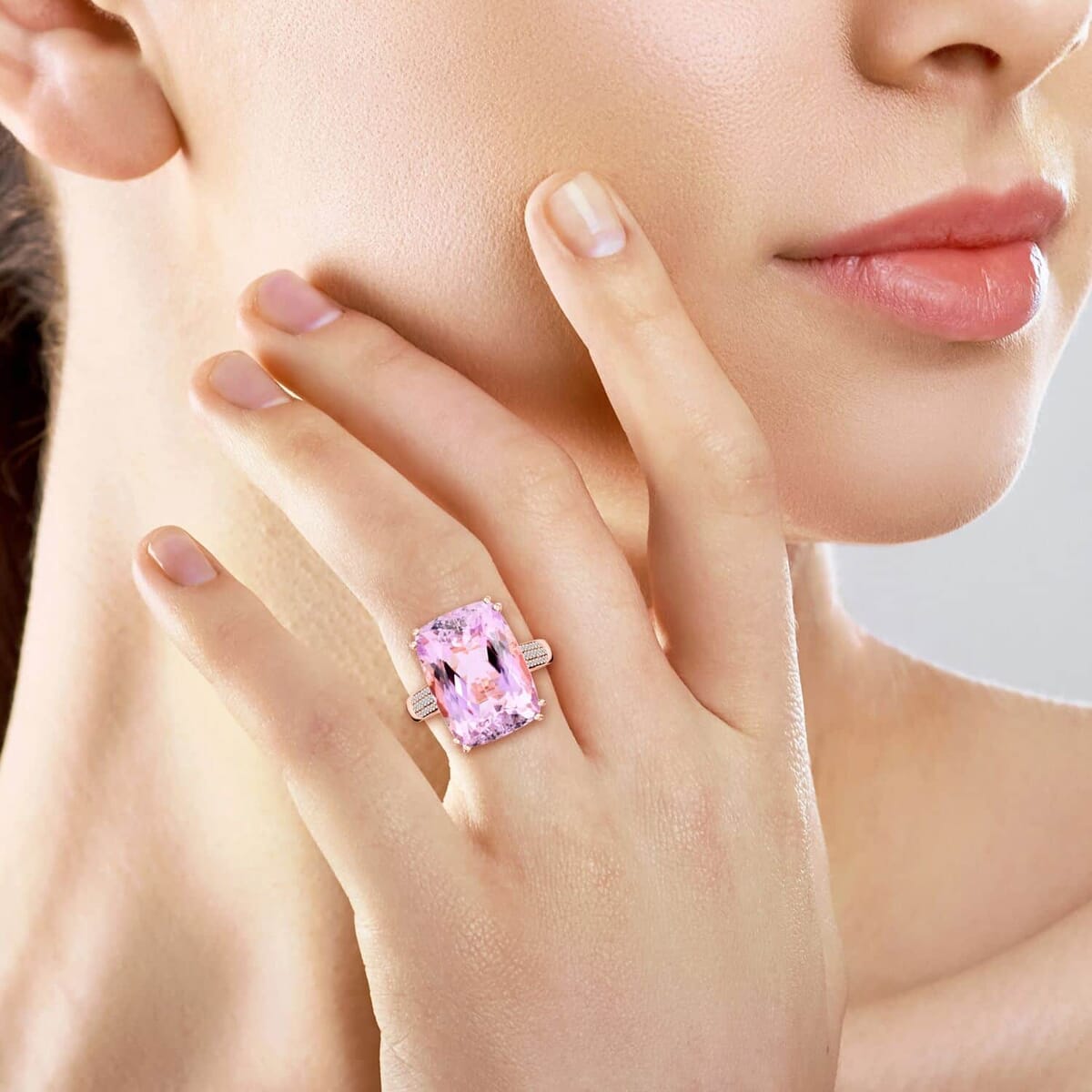 Certified & Appraised Luxoro AAA Martha Rocha Kunzite and G-H I2 Diamond 10.40 ctw Ring in 10K Rose Gold (Size 8.5) 4.90 Grams image number 2