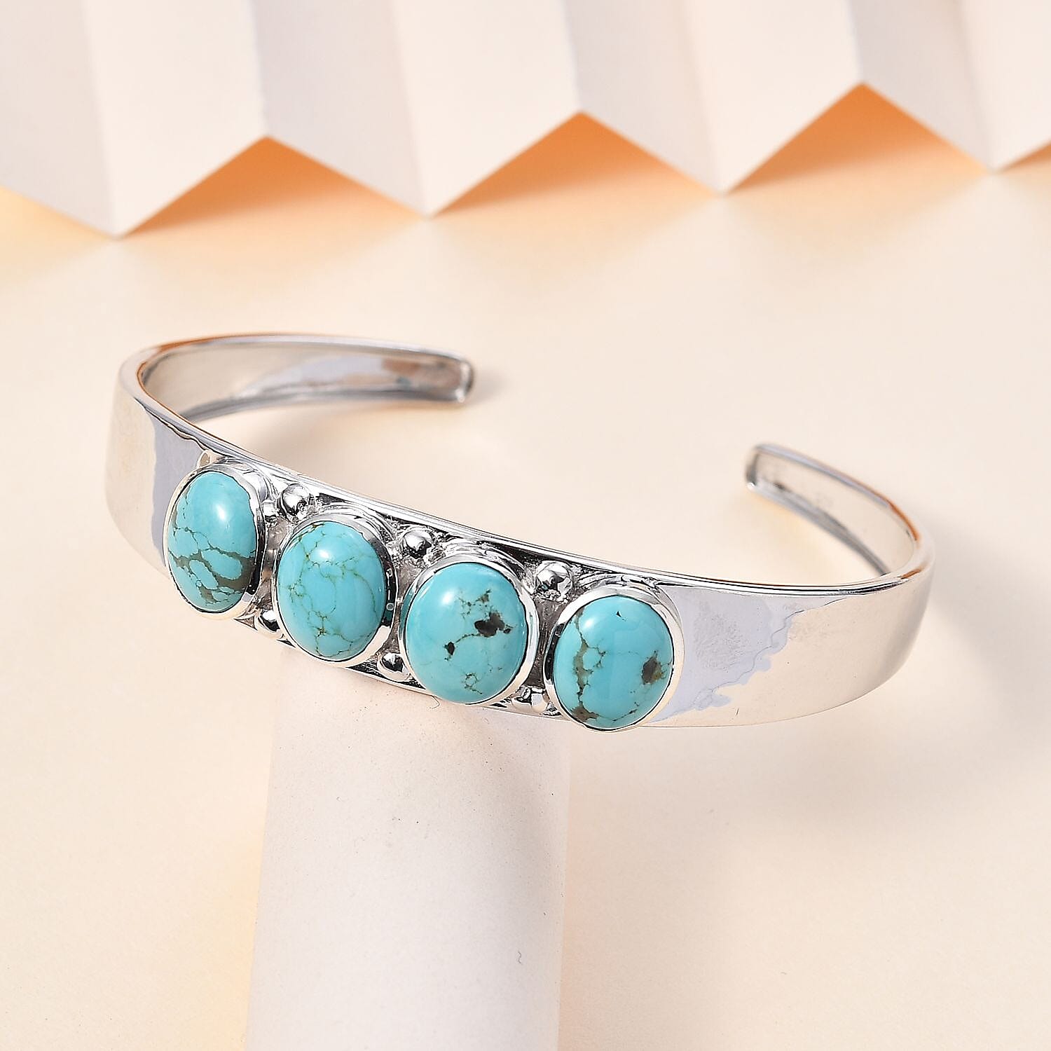 Artisan Crafted Sierra Nevada Turquoise Cuff Bracelet in Rhodium Over Sterling Silver (7.50 In) 19.50 ctw
