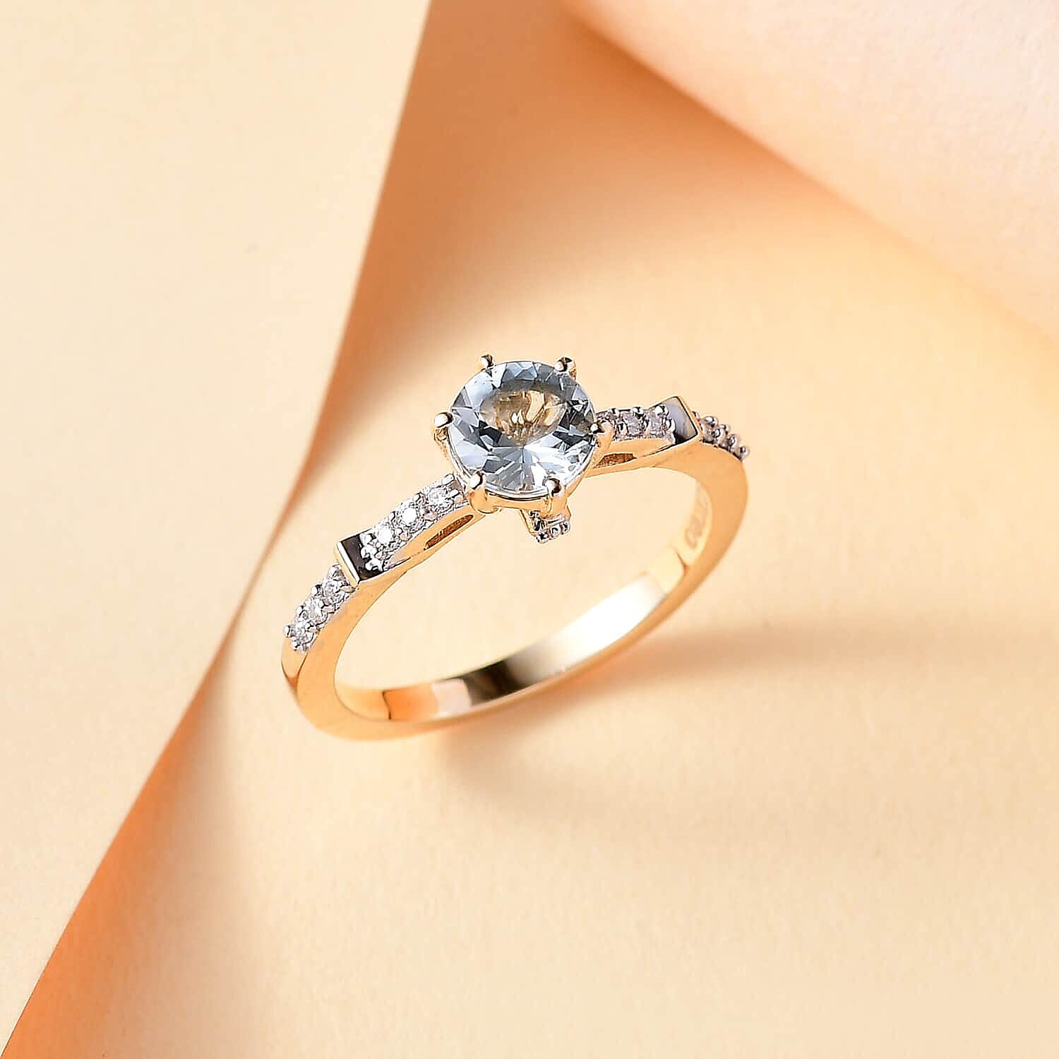 Luxoro Premium Mangoro Aquamarine and Moissanite 0.90 ctw Ring in 10K Yellow Gold (Size 7.0)