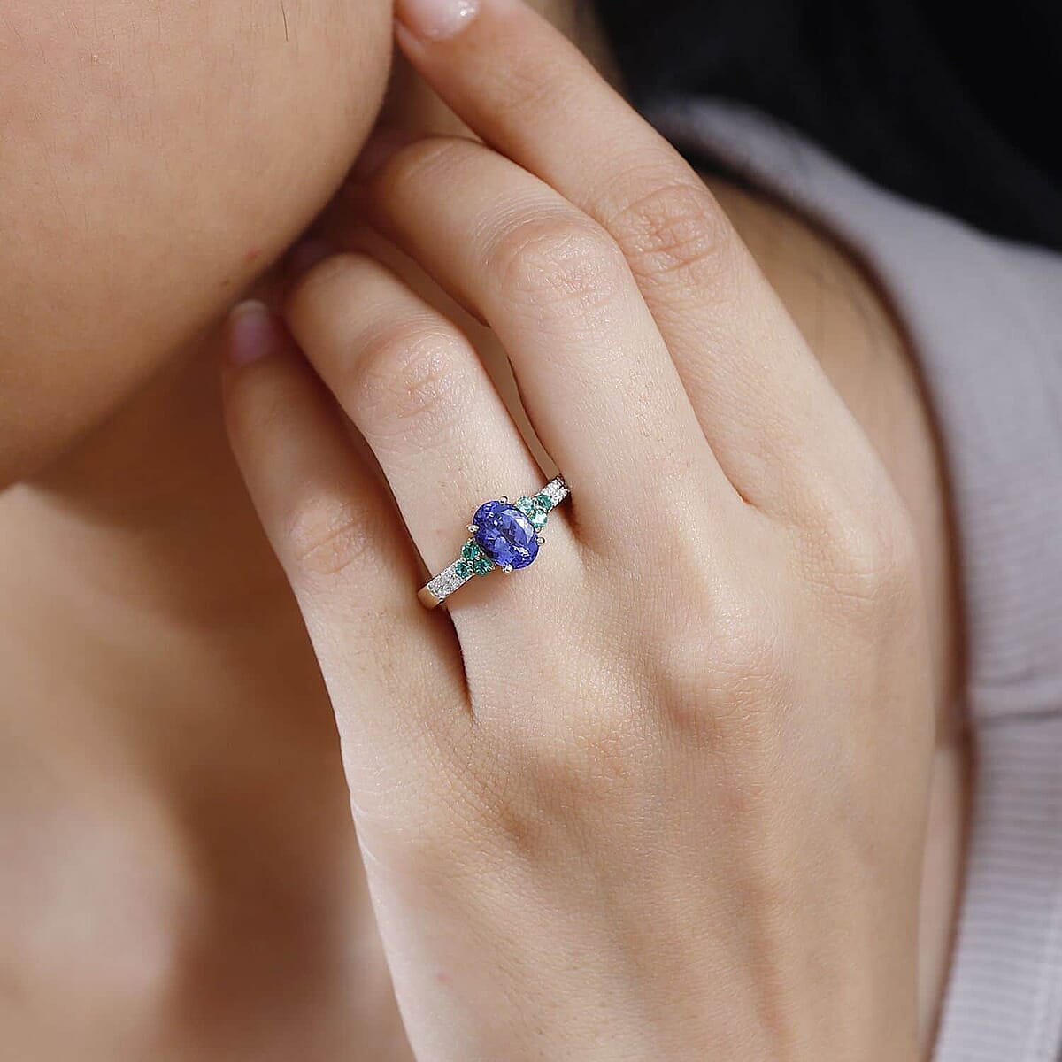 Luxoro 10K Yellow Gold AAA Tanzanite, Boyaca Colombian Emerald and G-H I2 Diamond Ring (Size 5.5) 2.00 ctw image number 2