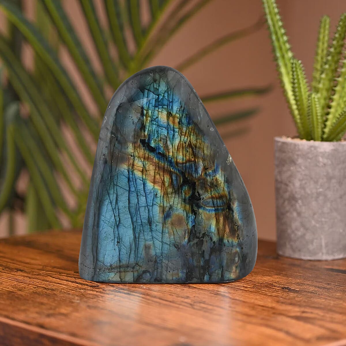 Handcrafted Natural Iridescent Madagascar Labradorite Gemstone, 0.99 Lbs image number 1