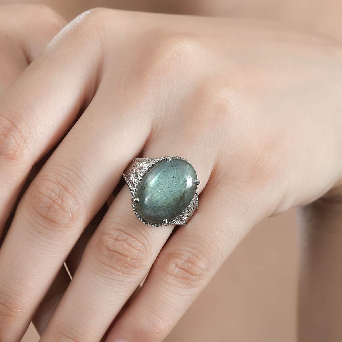 Malagasy Labradorite Solitaire Ring in Stainless Steel 11.90 ctw image number 3