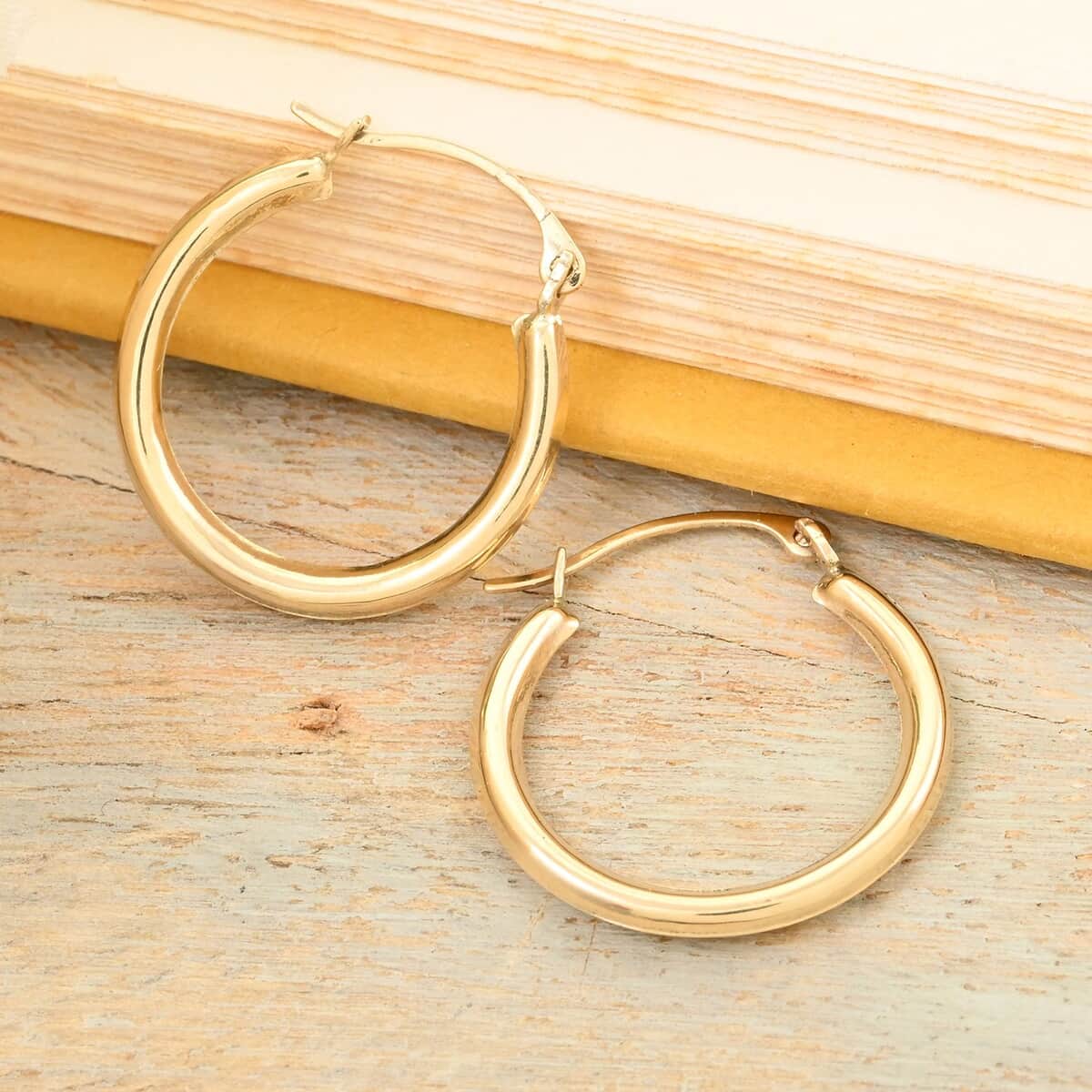 14K Yellow Gold Hoop Earrings 0.54 Grams image number 1