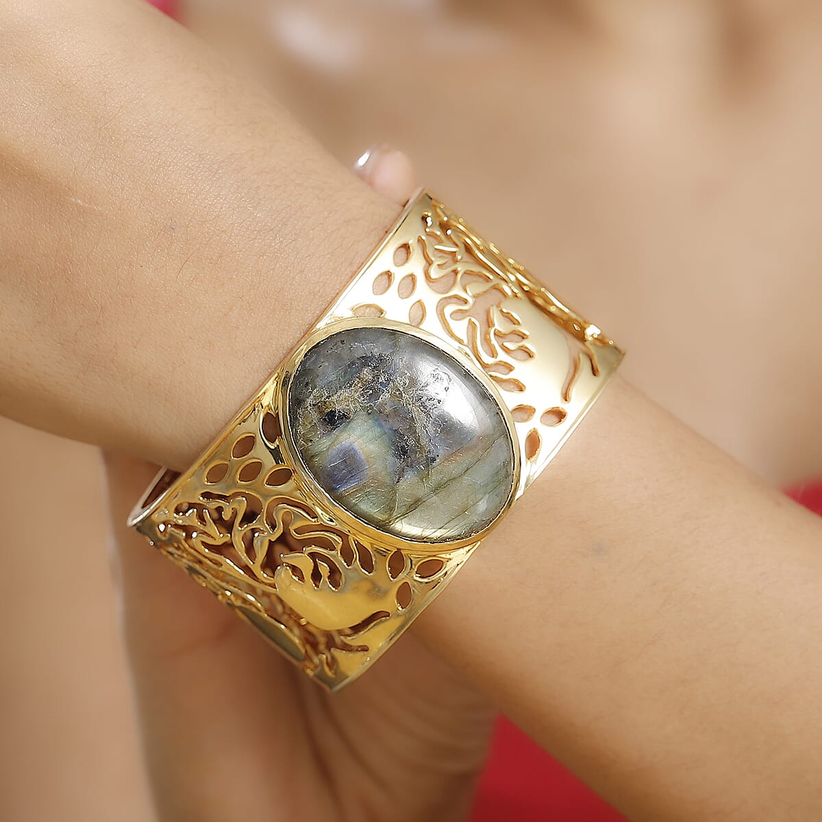 Karis Malagasy Labradorite 75.20 ctw Cuff Bracelet in 18K YG Plated (7.25 In) image number 2