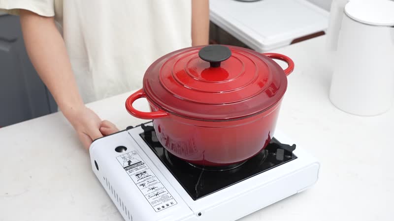 Red Cast Iron Enameled Dutch Oven Pot with Lid (6 Liter Capacity)