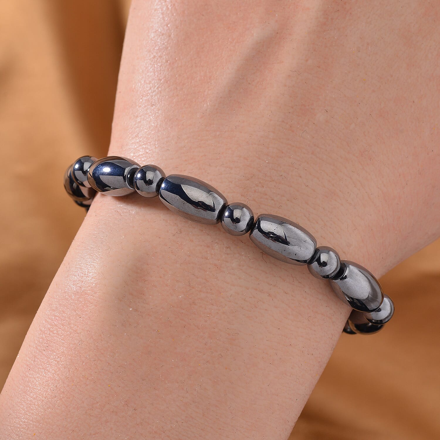 Terahertz Barrel and Beaded Stretch Bracelet with Magnetic Lock in Stainless Steel (8.00 In) 57.00 ctw