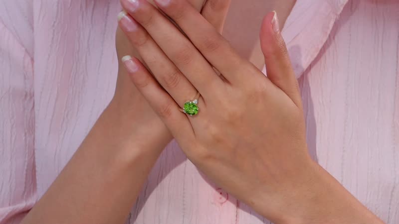 Luxoro 10K Green Gold Premium Peridot, Diamond (G-H, I2) Ring (Size 6.0) 3.75 ctw