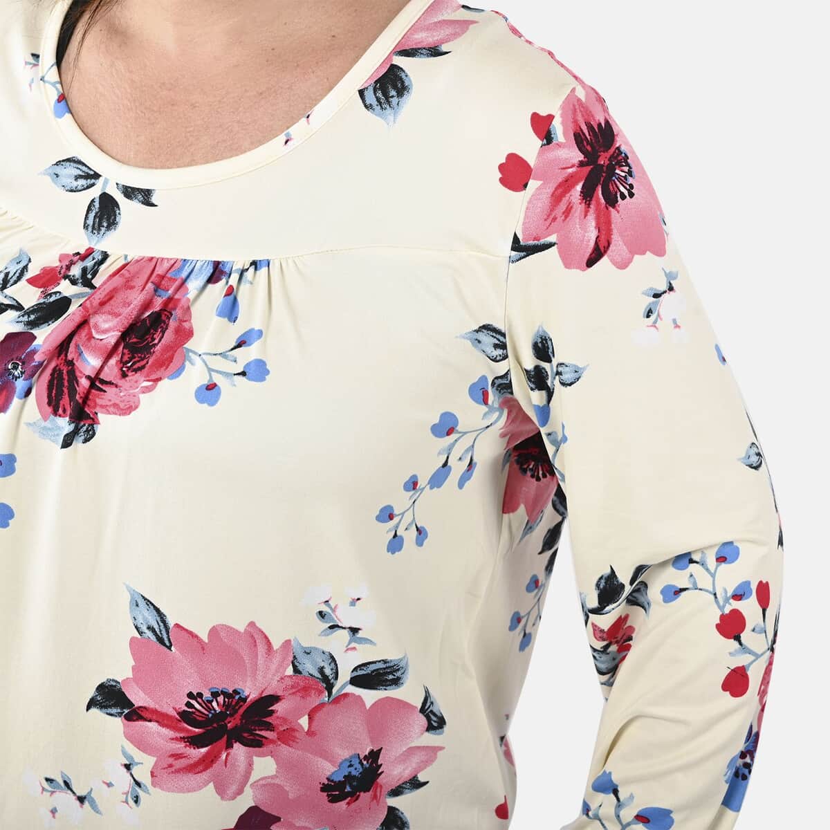 Amanda Paige Ivory Floral Pajama Top - M image number 3