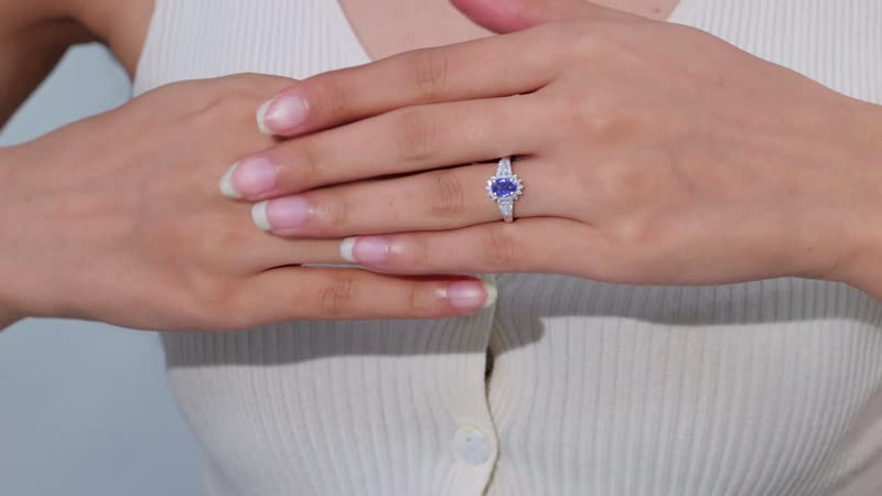 Luxoro 14K White Gold AAA Ceylon Blue Sapphire, Diamond (G-H, I2) (0.40 cts) Sunburst Ring (Size 6.0) 1.30 ctw