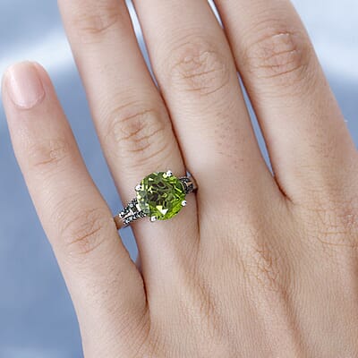 Hebei Peridot and Green Diamond Ring in Rhodium Over Sterling Silver (Size 6.0) 4.40 ctw