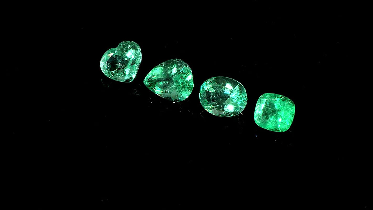 Limited Edition Certified and Appraised AAAA Boyaca Colombian Emerald (Cush Free Size) 5.00 ctw