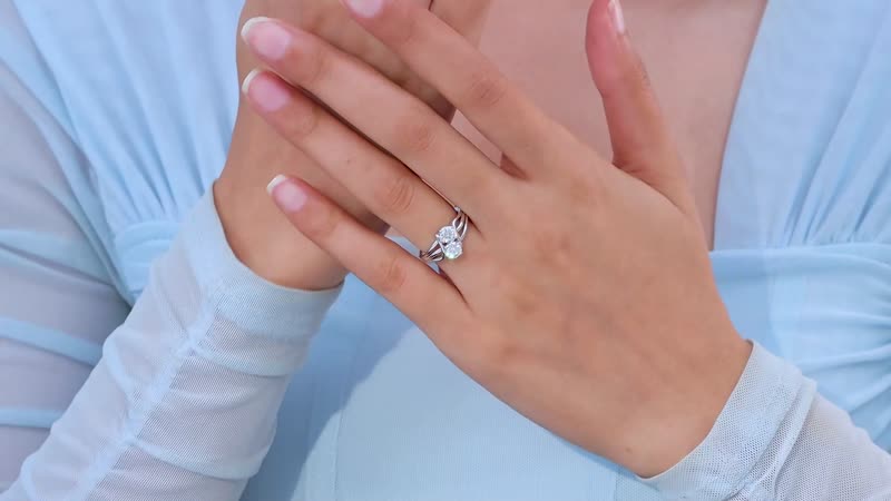 Moissanite (Rnd 5mm) Split Shank Ring in Rhodium Over Sterling Silver (Size 10.0) 0.85 ctw