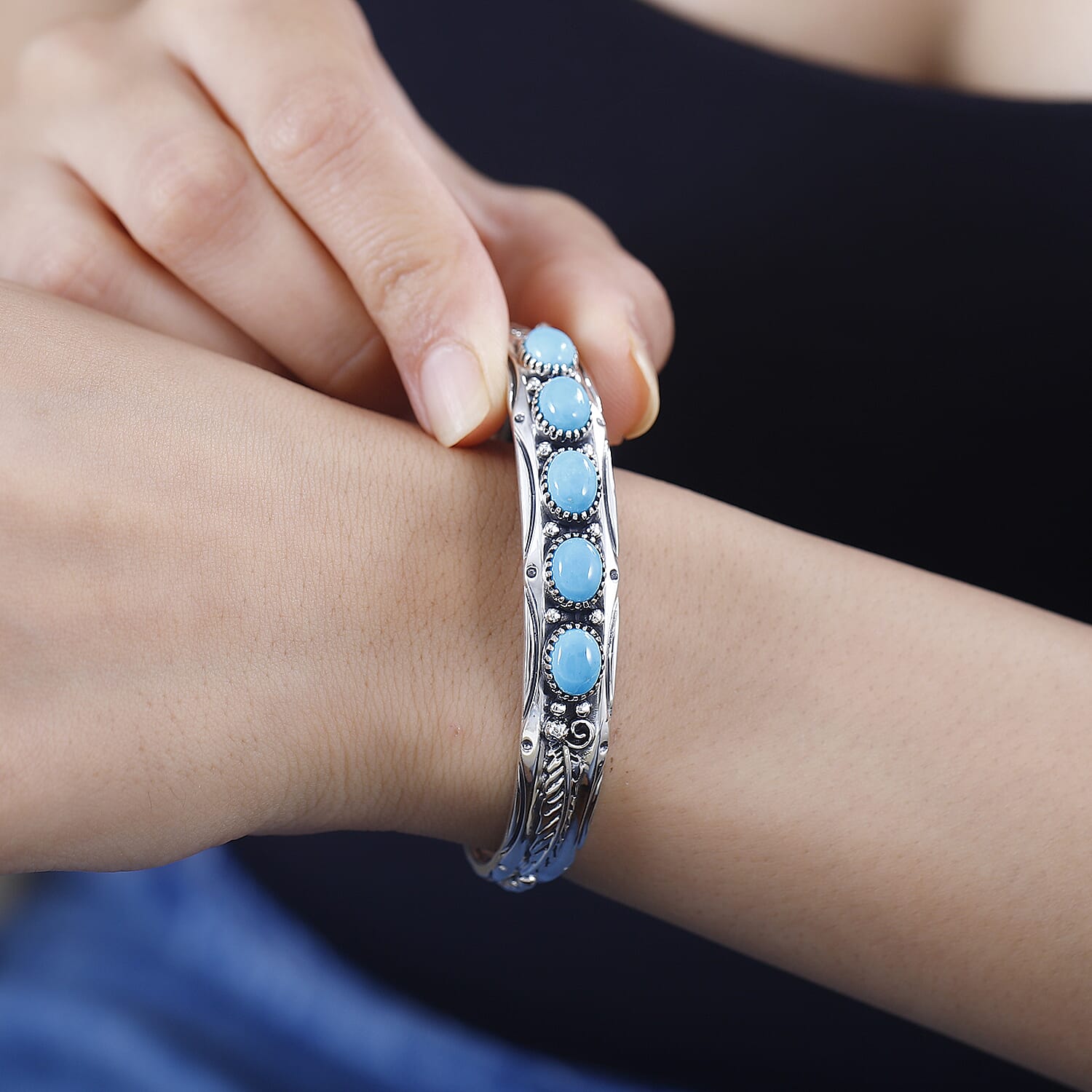 Artisan Crafted Sleeping Beauty Turquoise Feather Cuff Bracelet in Sterling Silver (7.25 In) 5.50 ctw