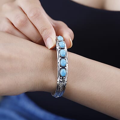 Artisan Crafted Sleeping Beauty Turquoise Feather Cuff Bracelet in Sterling Silver (7.25 In) 5.50 ctw