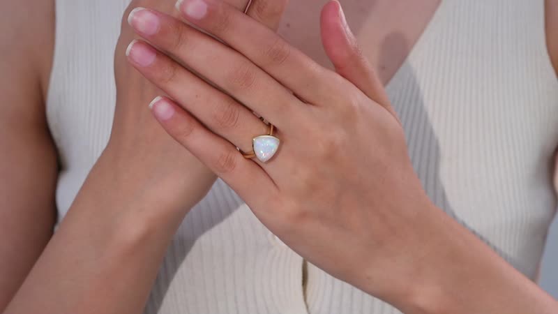 Luxoro 14K Yellow Gold AAA Ethiopian Welo Opal Solitaire Ring (Size 9.0) (4.50 g) 3.85 ctw