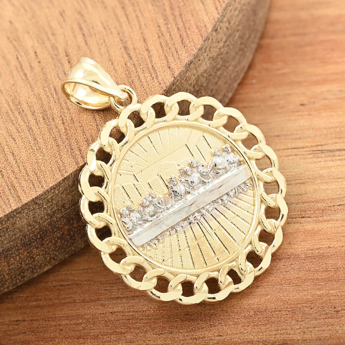 Last Supper Pendant in 10K Yellow and White Gold 2.20 Grams image number 1